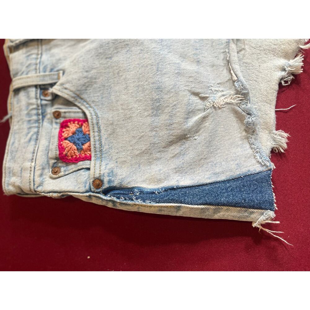 Reworked Vintage Levi’s 501 Upcycled Crochet Patch Distressed Denim Shorts W28 - Picture 5 of 7